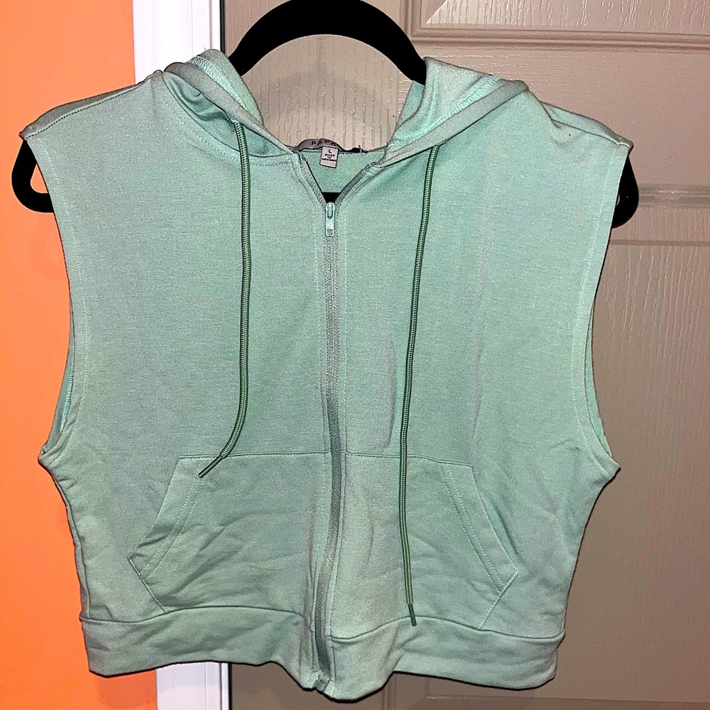 PAPAYA Pastel Green Muscle Sweatshirt Size L
